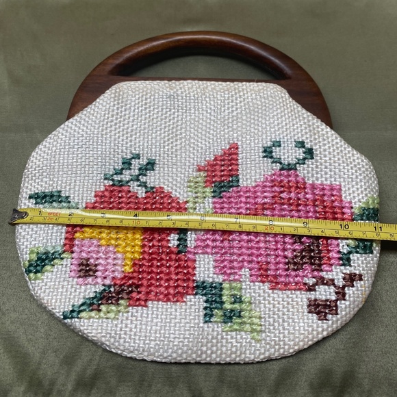 Vintage Woven Purse with Wood Clasp Handle Mid Century Style Handbags - Picture 7 of 16